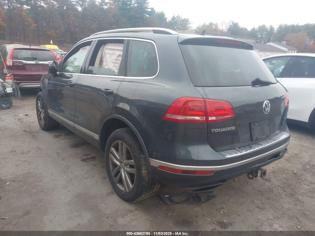 2016 VOLKSWAGEN TOUAREG WVGEF9BPXGD011234 Photo 2