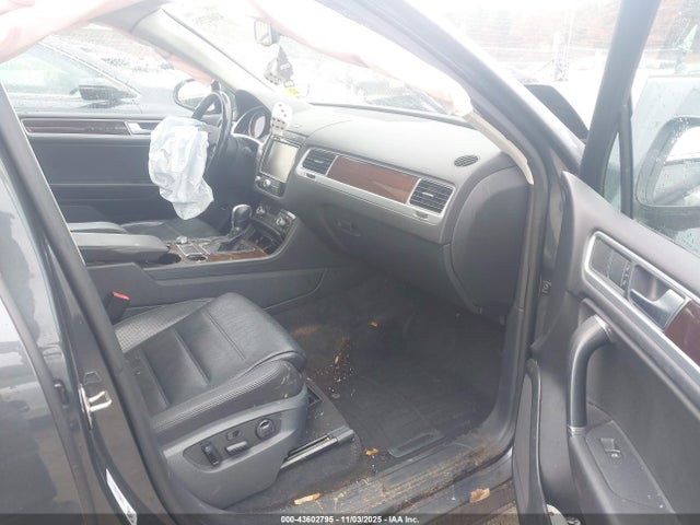 2016 VOLKSWAGEN TOUAREG WVGEF9BPXGD011234 Photo 4