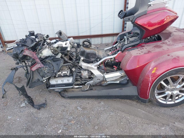 43602829 :رقم المزاد ، JH2SC7958JK003510 vin ، 2018 Honda Gl1800 D مزاد بيع