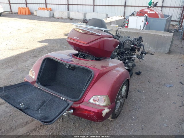 43602829 :رقم المزاد ، JH2SC7958JK003510 vin ، 2018 Honda Gl1800 D مزاد بيع