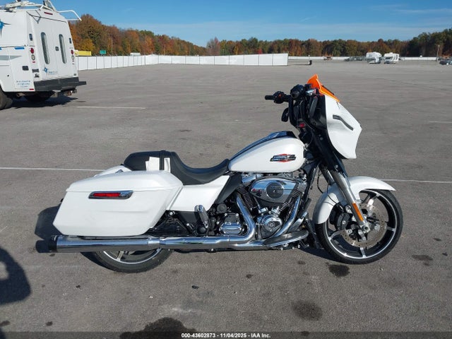Harley-Davidson FLHX 2024 1HD1KB716RB608954 Image 12