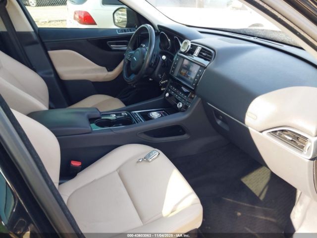 2017 JAGUAR F-PACE SADCJ2BV7HA495483 Photo 4