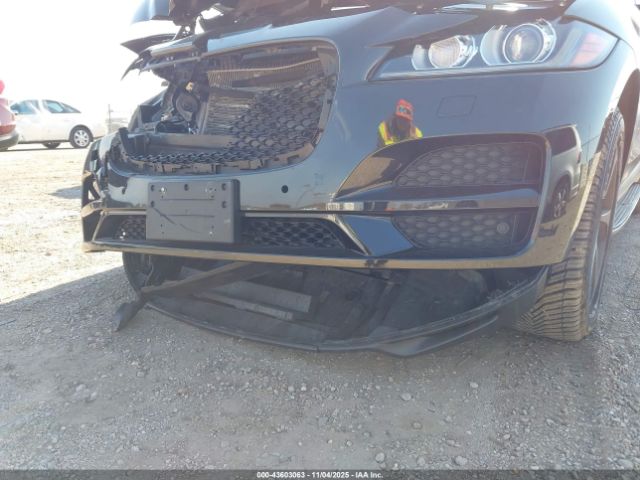 2017 JAGUAR F-PACE SADCJ2BV7HA495483 Photo 5