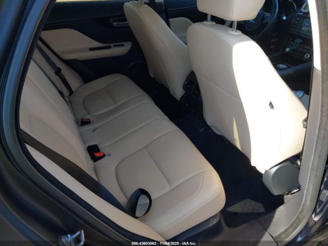 2017 JAGUAR F-PACE SADCJ2BV7HA495483 Photo 7