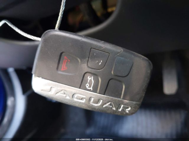 2017 JAGUAR XE SAJAF4BV8HA968325 Photo 10