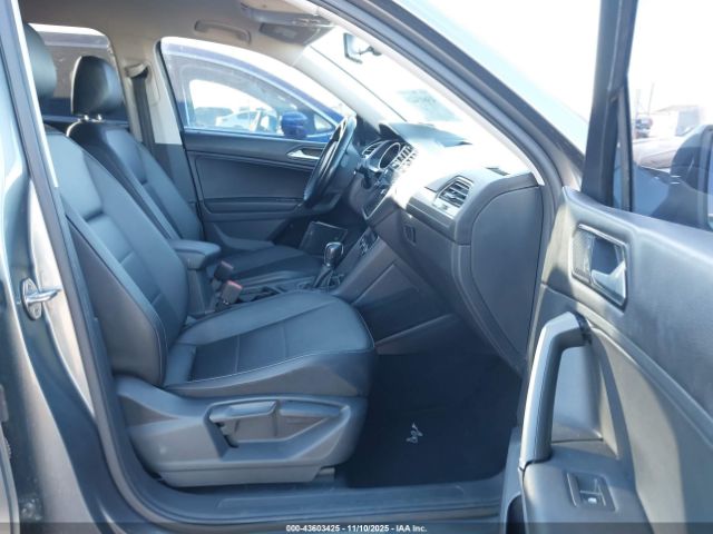 2018 VOLKSWAGEN TIGUAN 3VV3B7AX3JM092314 Photo 4