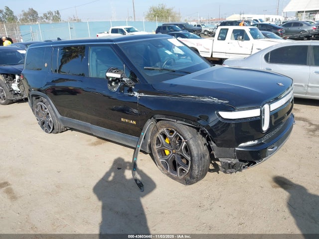 2022 RIVIAN R1S 7PDSGABL8NN002681