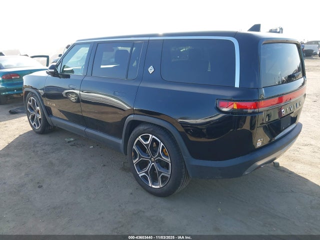 2022 RIVIAN R1S 7PDSGABL8NN002681 Photo 2