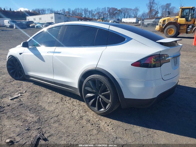 2017 TESLA MODEL X 5YJXCDE24HF054647 Photo 2