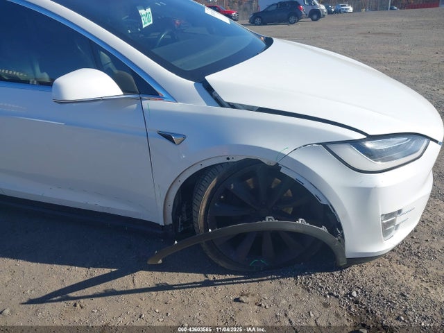 2017 TESLA MODEL X 5YJXCDE24HF054647 Photo 5