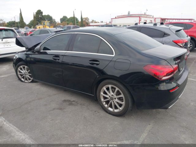 2019 MERCEDES-BENZ A 220 WDD3G4EB1KW020452 Photo 2