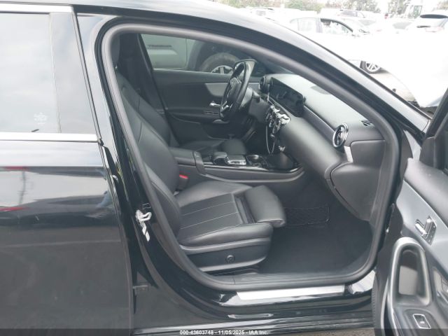 2019 MERCEDES-BENZ A 220 WDD3G4EB1KW020452 Photo 4