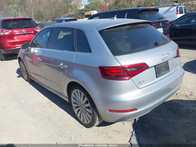 2016 AUDI A3 E-TRON WAUTPBFF7GA050640 Photo 2