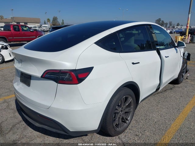 2025 TESLA MODEL Y 7SAYGDED2SF228123 Photo 3