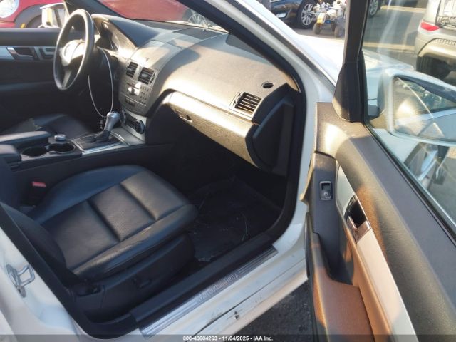 2011 MERCEDES-BENZ C 300 WDDGF5EB6BR178133 Photo 4