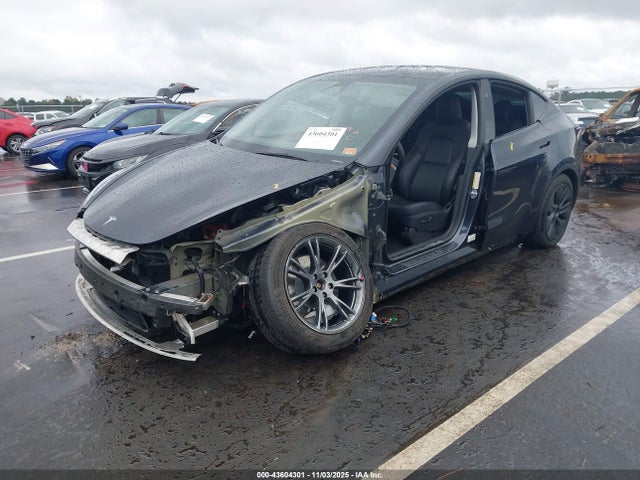 2024 TESLA MODEL Y 7SAYGDEE9RA329997 Photo 1