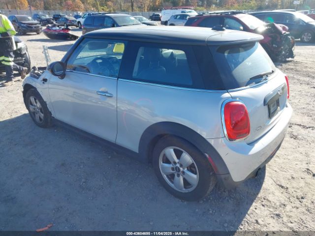 2017 MINI HARDTOP WMWXP5C3XH2G60897 Photo 2
