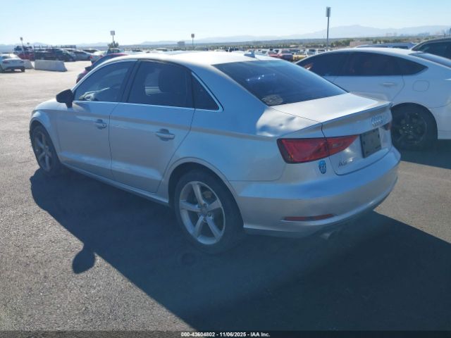 2015 AUDI A3 WAUACGFF0F1012715 Photo 2