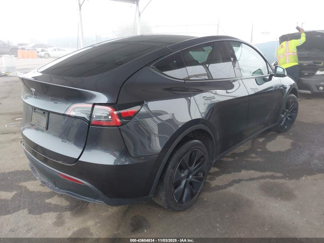 2024 TESLA MODEL Y 7SAYGDED1RF121204 Photo 3