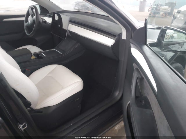 2024 TESLA MODEL Y 7SAYGDED1RF121204 Photo 4