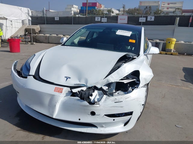 5YJ3E1EBXJF111642 Tesla Model 3 Long Range/performance