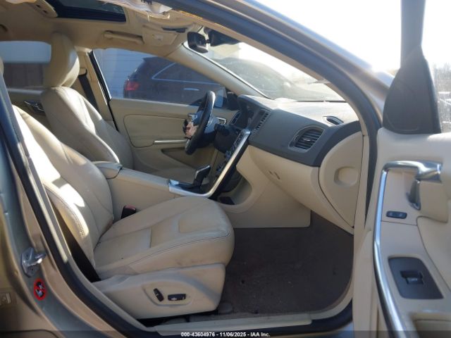 2015 VOLVO S60 YV140MFBXF1306010 Photo 4