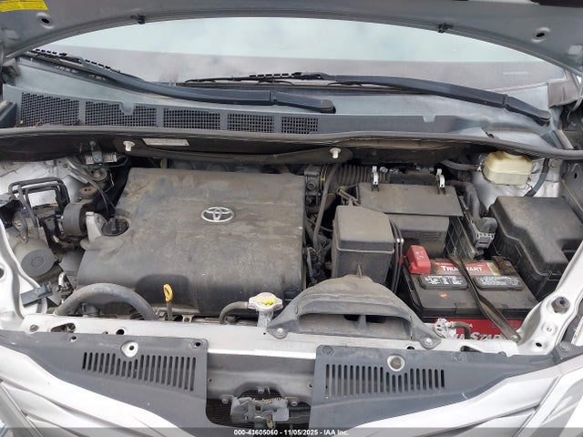 5TDYK3DCXGS718276 Toyota Sienna Xle 8 Passenger
