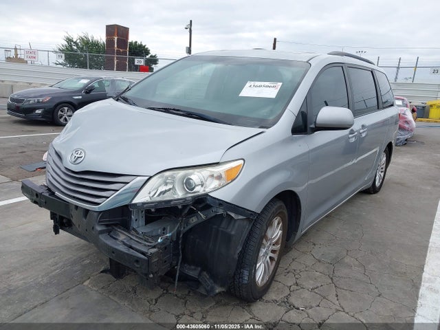 5TDYK3DCXGS718276 Toyota Sienna Xle 8 Passenger