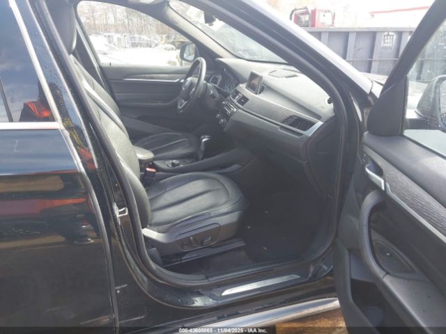 2017 BMW X1 WBXHT3C38H5F72360 Photo 4