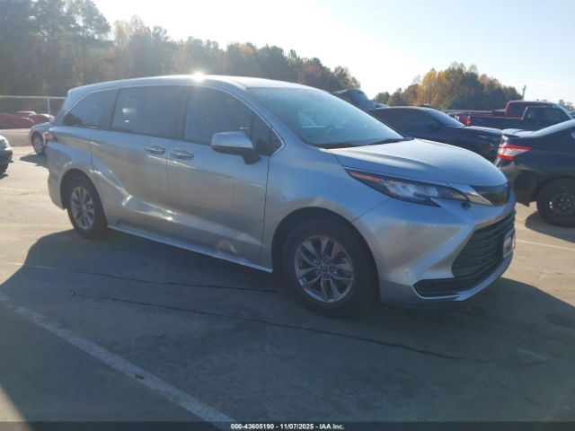 2022 TOYOTA SIENNA 5TDKRKEC2NS117645