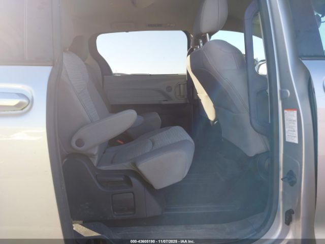 2022 TOYOTA SIENNA 5TDKRKEC2NS117645 Photo 7