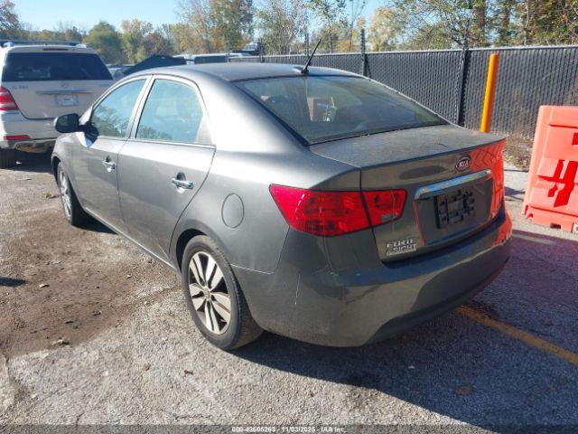 2013 KIA FORTE KNAFU4A22D5686828 Photo 2