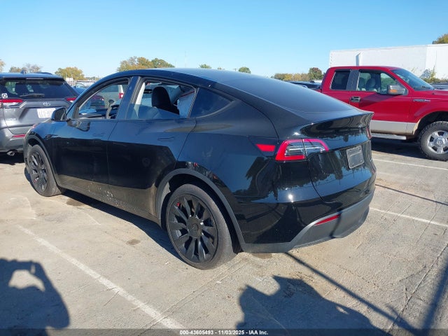 2024 TESLA MODEL Y 7SAYGDEE6RA230442 Photo 2