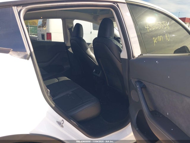 2023 TESLA MODEL Y 7SAYGDEE8PA099530 Photo 7