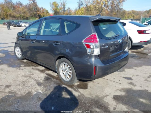 2015 TOYOTA PRIUS V JTDZN3EU2FJ024633 Photo 2