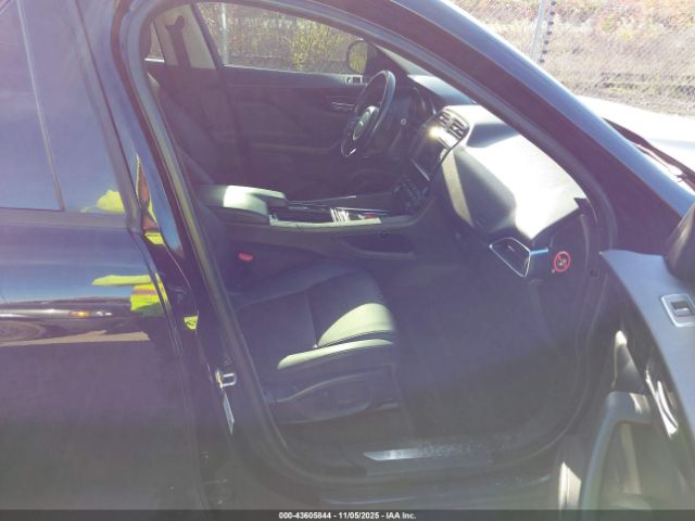 2018 JAGUAR F-PACE SADCJ2GX3JA236229 Photo 4