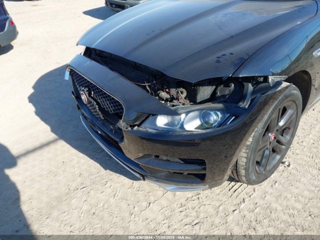 2018 JAGUAR F-PACE SADCJ2GX3JA236229 Photo 5
