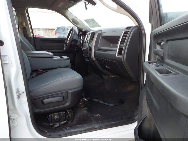 43606238 :رقم المزاد ، 3C6UR5HJ1JG263393 vin ، 2018 Ram 2500 Tradesman  4x4 8' Box مزاد بيع