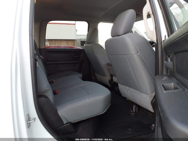 43606238 :رقم المزاد ، 3C6UR5HJ1JG263393 vin ، 2018 Ram 2500 Tradesman  4x4 8' Box مزاد بيع