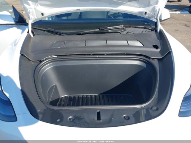 2025 TESLA MODEL Y 7SAYGDEE4SF233722 Photo 9