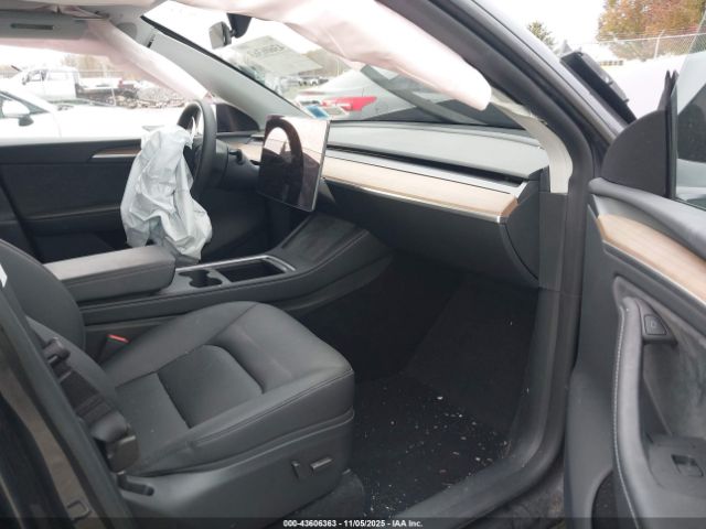 2025 TESLA MODEL Y 7SAYGDEF1SA336487 Photo 4
