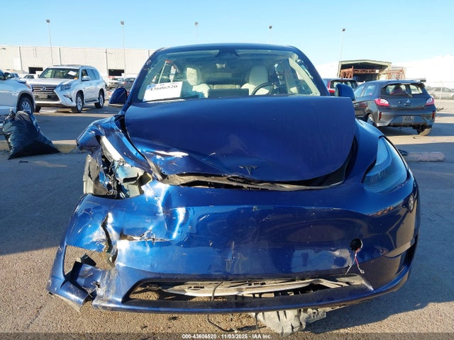 Продаж на аукціоні авто 2023 Tesla Model Y Awd/long Range Dual Motor All-wheel Drive, vin: 7SAYGAEE8PF956530, номер лоту: 43606520