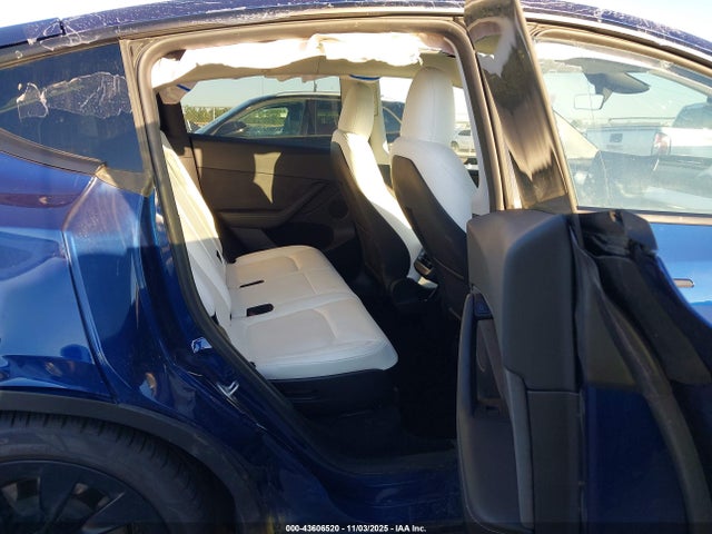 Продаж на аукціоні авто 2023 Tesla Model Y Awd/long Range Dual Motor All-wheel Drive, vin: 7SAYGAEE8PF956530, номер лоту: 43606520