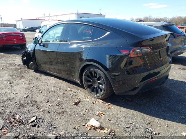 2023 TESLA MODEL Y 7SAYGAEE4PF642258 Photo 2