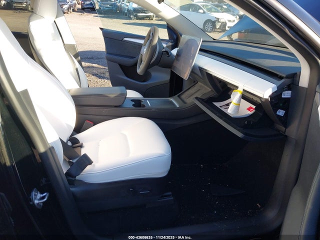 2023 TESLA MODEL Y 7SAYGAEE4PF642258 Photo 4