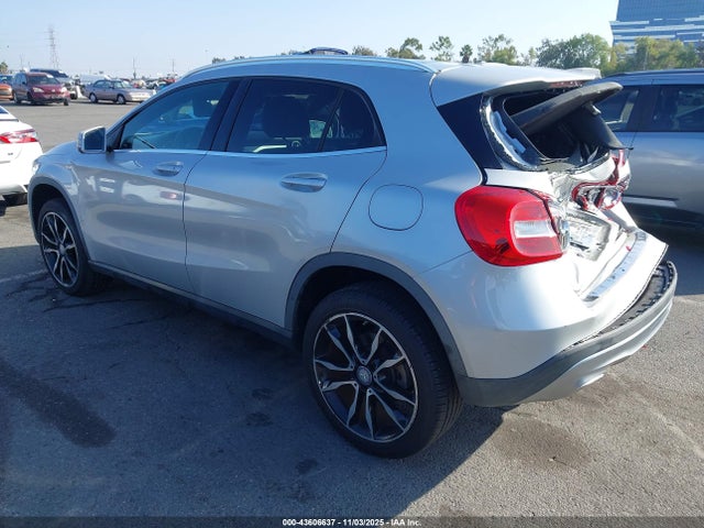 2017 MERCEDES-BENZ GLA 250 WDCTG4GB8HJ306614 Photo 2