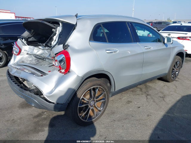 2017 MERCEDES-BENZ GLA 250 WDCTG4GB8HJ306614 Photo 3