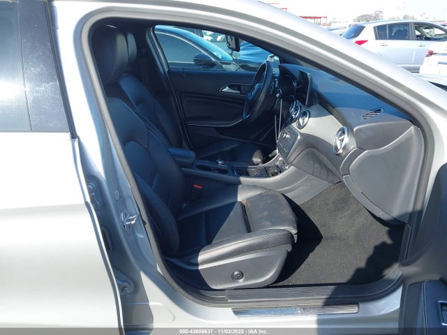 2017 MERCEDES-BENZ GLA 250 WDCTG4GB8HJ306614 Photo 4