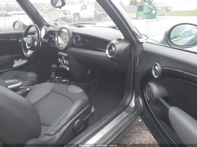 2010 MINI COOPER S WMWMS3C53ATZ84827 Photo 4