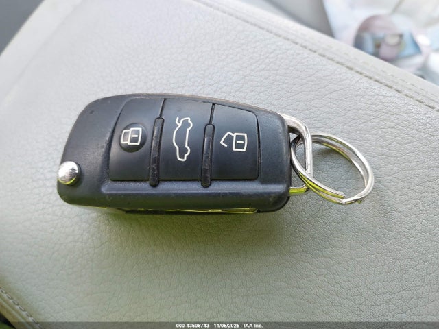 2016 AUDI A3 WAUB8GFF4G1057261 Photo 10